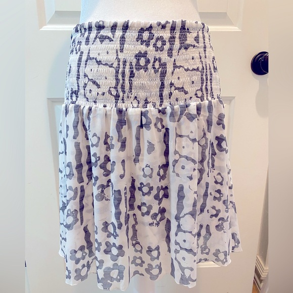 CABI Flirt Mini Skirt Cornflower Floral - Picture 5 of 14